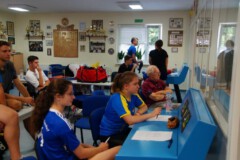 Dieter Lahse (ehem. Jugendpressewart) beobachtet das Training