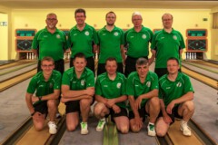 <b>SKV Bergedorf</b><br/>
Hinten von links: Thomas Bastian, Volker Schütt, Heiko Titze, Michael Lüth und Henrik Kiehn<br/>
Vorne von links: Robert Köhn, Marc Berger, Carsten Bryde, Jürgen Böttcher und Marcel Dubbe. Es fehlt Joachim Kott