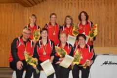 <b>KSC Carat Bremen</b><br/>
Hinten von links: Anja Reinicke, Ute Fromm, Daniela Efler und Simone Grziwa<br/>
Vorne von links: Jens Fromm (Trainer), Ute Wachtendorf, Silvia Albert und Karin Thoden
