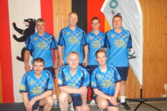 <b>SV 90 Fehrbellin II</b><br/>
Hinten von links: Markus Ringgenberg,
Mathias Metzdorf, Andreas Schubert
und Michael Nußbaum<br/>
Vorne von links: Marco Koch, Norbert Krämer und Günter Speer