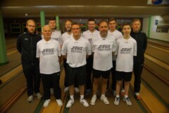 <b>SG Fidelio/Fortuna Kiel</b><br/>
Hinten von links: Martin Branzke, Morten Göhlitz, Uwe Hansen,<br/>
Dennis Deipenau, Hauke Böttjer, Stefan May<br/>
Vorne von links: Hans-Peter May,
Daniel Dei, Frank Böttjer, Bennet May
