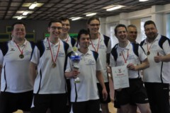 <b>1. KSV Vetschau</b><br/>
Von links nach rechts: Patrick Diestel,
Steffen Manigk, Alexander Gresch, Markus Lehmann,<br/>
Alexander Pieper, Marcus Lehnigk,
Thomas Lenk und Mathias Loewa