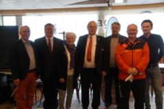 Die Redner (von links):<br>
der Ortsbürgermeister von Reislingen Hans-Jürgen Friedrichs,<br>
der stellvertretende DKB-Jugendwart Hans Herbert Hain,<br>
vom Stadtsportbund Ursula Sandvoss, DBKV-Vizepräsident Frank Ziegler,<br>
der Bürgermeister von Wolfsburg Günther Lach, DBKV-Jugendwart Thomas Cassube und<br>
der 2. Vorsitzende vom Keglerverein Wolfsburg und Umgebung e.V. Andreas Hüttl