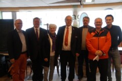 Die Redner (von links):<br>
der Ortsbürgermeister von Reislingen Hans-Jürgen Friedrichs,<br>
der stellvertretende DKB-Jugendwart Hans Herbert Hain,<br>
vom Stadtsportbund Ursula Sandvoss, DBKV-Vizepräsident Frank Ziegler,<br>
der Bürgermeister von Wolfsburg Günther Lach, DBKV-Jugendwart Thomas Cassube und<br>
der 2. Vorsitzende vom Keglerverein Wolfsburg und Umgebung e.V. Andreas Hüttl