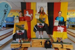 Siegerehrung U14 weiblich Einzel (von links):<br>
2. Platz KKV Stendal<br>
1. Platz KKBV Harz<br>
3. Platz JSG Braunschweiger Land