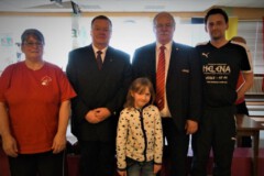 von links: Ehrenpreise überreicht von Karin Hübner,<br>
Urkunden und Medaillen überreicht von Hans Herbert Hain,<br>
Medaillenmädchen Charleen, Frank Ziegler und Andreas Hüttl