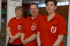 <b>Die Schiedsrichter (von links):</b><br>
Sabine Willprecht, Britta Hain, Manuela Scheffler<br>
weitere Schiedsrichter Hans Herbert Hain und Rüdiger Strich