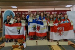 <b>Mannschaft weiblich U14</b><br>
2. Platz Berliner SKV (3146 Holz)<br>
1. Platz KV Landkreis Rostock (3176 Holz)<br>
3. Platz KV Dahme-Spreewald (3133 Holz)