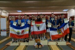 <b>Mannschaft männlich U18</b><br>
2. Platz KV Nordwestmecklenburg (3385 Holz)<br>
1. Platz Berliner SKV (3389 Holz)<br>
3. Platz JSG Holstein Ost (3381 Holz)