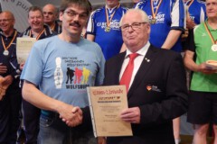Auszeichnung mit der<br>
Ehrennadel des DBKV in Bronze<br>
Martin Schulze (KC Rot-Weiss Seyda)