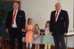 DBKV Vizepräsident Frank Ziegler,<br>
DKB Präsident Uwe Oldenburg<br>
und die Medaillenkinder