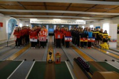 die sieben Bundesländer und mit der Hamburg-Fahne die Teilnehmer des Handicaplaufes