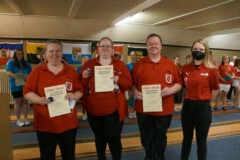 Britta Hain, Nicole Hain und Hans-Herbert Hain erhalten die Ehrennadel des DBKV in Bronze