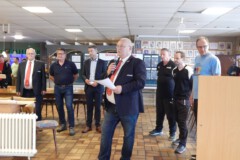 DBKV-Vizepräsident Frank Ziegler, im Hintergrund die Ehrengäste