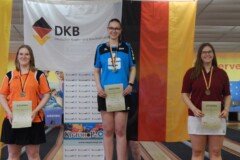 <b>Einzel U23 weiblich</b><br>
2. Platz Sharon Gerkhardt (Berliner SKV)<br>
1. Platz Gina-Marie Brunhöfer (Verein Uelzener Kegler)<br>
3. Platz Merle Stöhrmann (SG Kiel)