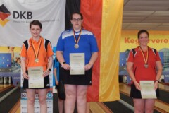 <b>Einzel Damen</b><br>
1. Platz Chantal Cassube (Berliner SKV) und<br>
Claudia Sponholz (KV Landkreis Rostock)<br>
3. Platz Caroline Henke (VK Spandau)