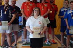 Sandra Mai erhält die Ehrennadel des DBKV in Bronze