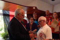 DBKV-Schiedsrichterwart Ulf Trum erhält von Frank Ziegler das Verdienstabzeichen des DKB in Bronze
