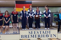 Siegerehrung Damen A<br>
2. Platz Niedersachsen<br>
1. Platz Bremen<br>
3. Platz Schleswig-Holstein