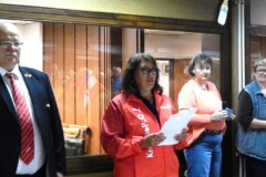 DBKV-Vizepräsident Frank Ziegler und DBKV-Sportwart Damen Simone Herrmann bei der Siegerehrung in Bremen