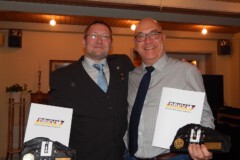 André Franke (30. Einsatz) und Robert Neumann (20. Einsatz) erhielten vom DBKV für die bisherigen Einsätze ein Ehrengeschenk