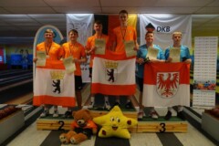 <b>Doppel U18 männlich</b><br>
2. Platz Kristoph Napp / Philip Bartel (Berliner SKV)<br>
1. Platz Tobias Scheffler / Henry Ritter (Berliner SKV)<br>
3. Platz Aaron Sandow / Erwin Strauch (KFV Dahme-Spreewald)