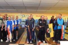 die Mannschaften bei der Eröffnung