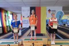 <b>Einzel Damen B</b><br>
2. Platz Evelin Hoormann (KV Landkreis Rostock)<br>
1. Platz Silvia Kistenmacher (Berliner SKV)<br>
3. Platz Ute Wachtendorf (Bremer KV)