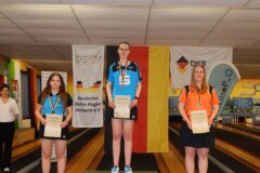 <b>Einzel U23 weiblich</b><br>
2. Platz Lucy Lindner (KV Landkreis Rostock)<br>
1. Platz Gina-Marie Brunhöfer (Verein Uelzener Kegler)<br>
3. Platz Sharon Gerkhardt (Berliner SKV)