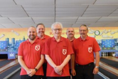 Schiedsrichter der DM Dreibahnen 2024<br>
hinten v.l.n.r.: Steffen Wozny, Lutz Radschinsky,<br>
vorn v.l.n.r.: Walter Lange, Rüdiger Strich, Jörg Bischoff