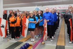 Mannschaften bei der Eröffnung