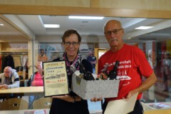 Silke Schulz und Hans-Peter Buchbeck erhalten vom DBKV<br>eine Ehrung zum 100-jährigen Bestehen des Cuxhavener Sportkeglerverein