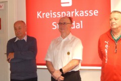 v.l.n.r.:<br>Manfred Rats (Ortsbürgermeister Kläden),<br>Klaus-Erich Ruppelt (Vizepräsident LV Kegeln/Bowling Sachsen-Anhalt),<br>Andreas Siemon (DBKV-Sportwart Herren)