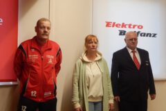 v.l.n.r.:<br>Heiner Kumpe,<br>Annegret Schwarz (Bürgermeisterin der Einheitsgemeinde Bismark),<br>Dieter Arnold (Präsident des DBKV)
