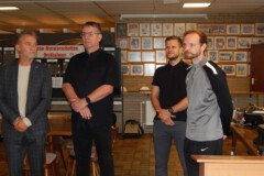 Die Ehrengäste bei der Eröffnungsfeier<br>Andreas Klaffehn, Bürgermeister,<br>Uwe Hochländer Ortsbürgermeister,<br>Domonik Günther, VW Sport,<br>Mathias Hähnel, Vorsitzender KV Wolfsburg