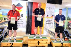 <b>Einzel Herren A</b><br>
2. Platz Ralf Schmidt (Cuxhavener Sportkegler-Vereinigung)<br>
1. Platz Christian Spyra (Vereinigung Hannoverscher Kegler von 2000)<br>
3. Platz Sven Wiesener (KV Landkreis Rostock)