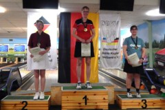<b>Einzel Damen A</b><br>
2. Platz Birgit Staffehl (SG Kiel)<br>
1. Platz Kerstin Falldorf (Peiner Kegler Verein v. 1927)<br>
3. Platz Claudia Lippka (SG Weser)