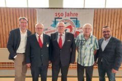 Redner und Gäste, v.l.n.r:<br>Kai Christensen, Vorstandsmitglied Husumer Sportverein von 1875 e.V.,<br>Dieter Arnold, DBKV-Präsident,<br>Uwe Oldenburg, DKB-Präsident,<br>Dieter Prenzel, DKB-Ehrenpräsident,<br>Robert Koch, Bürgervorsteher der Stadt Husum