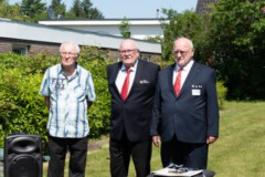 Die Siegerehrung nehmen vor (v.l.n.r.):<br>Dieter Prenzel, DKB-Ehrenpräsident,<br>Uwe Oldenburg, DKB-Präsident,<br>Dieter Arnold, DBKV-Präsident